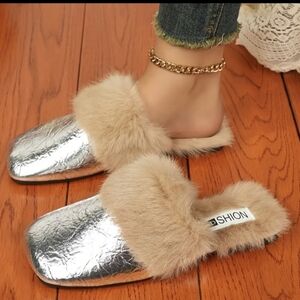 ❤️NEW! and stylish fabulous faux fur metallic slides with rubber non-slip soles!